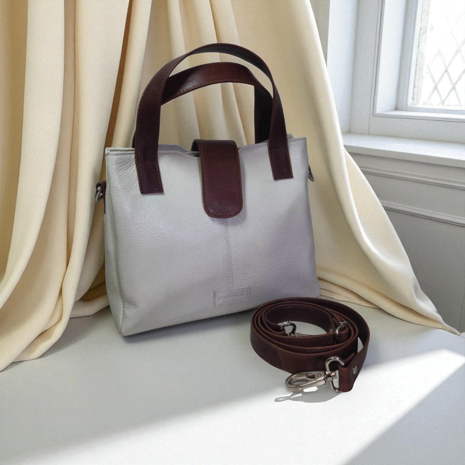 Aquaexim Trendy Leather Bag for Ladies Off White